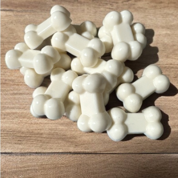 Hand Crafted Soap Charcoal eucalyptus & vanilla Bones 🐾 - Picture 3 of 5